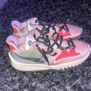 never worn! Kyrie Low 4 EP 'Pale Coral'